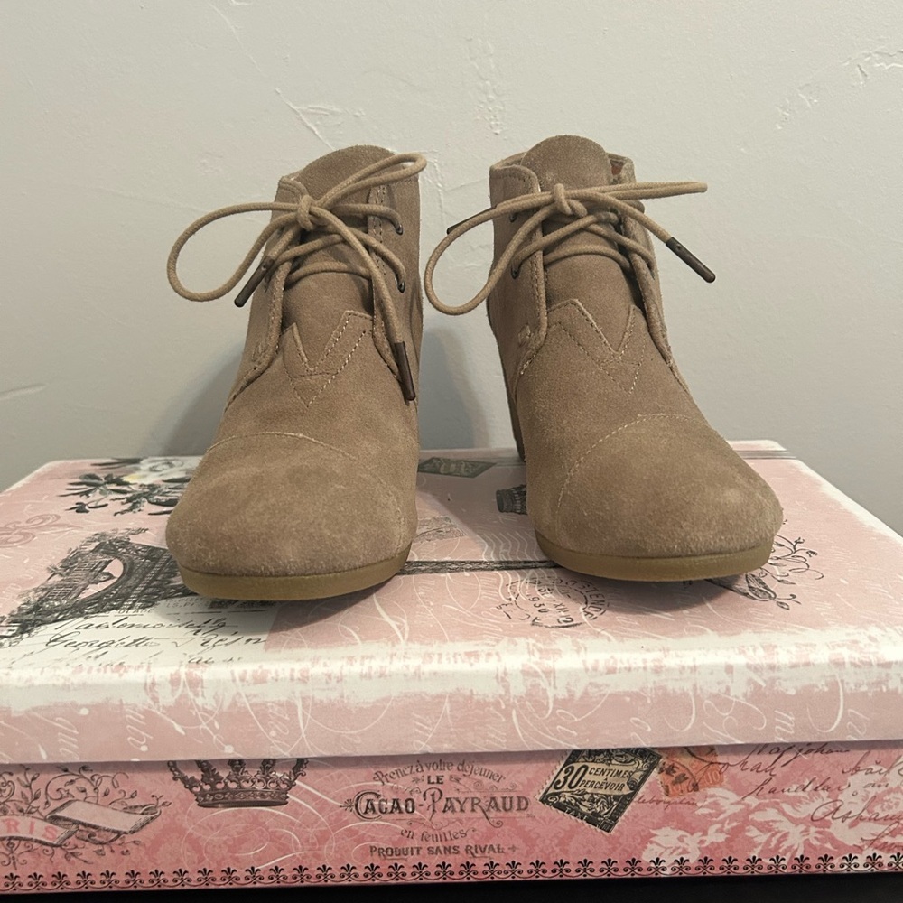 Toms Suede Lace-Up Ankle Booties - Taupe